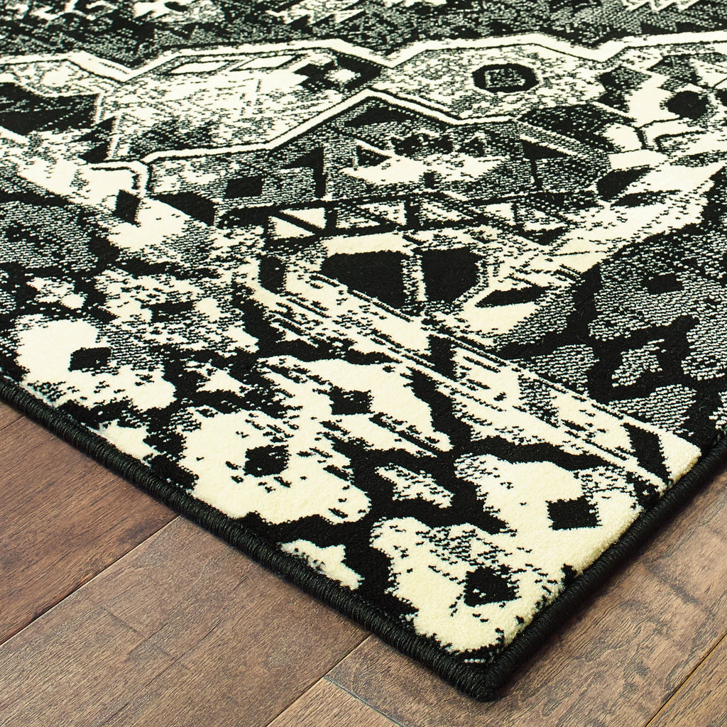 Moss Medallion Black Ivory Micro Fiber Rug 5'3" x 7'6" Y356014