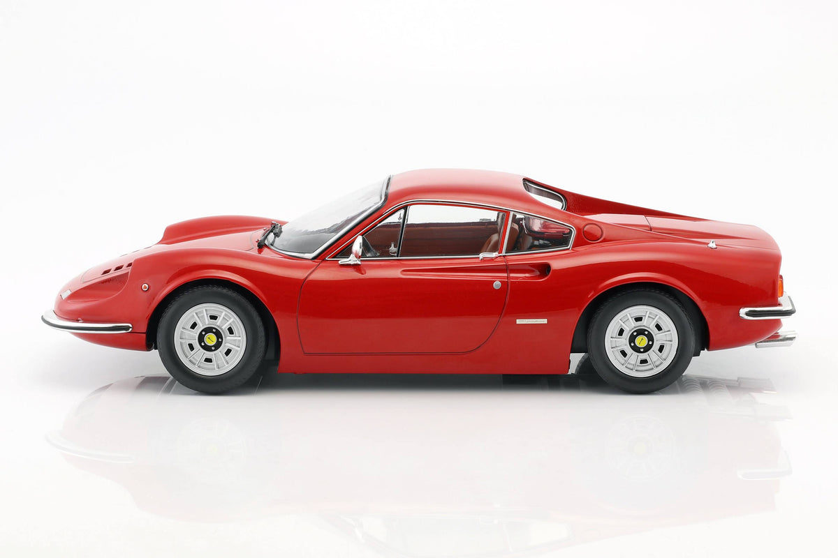 Red 1:12 Model Car I338